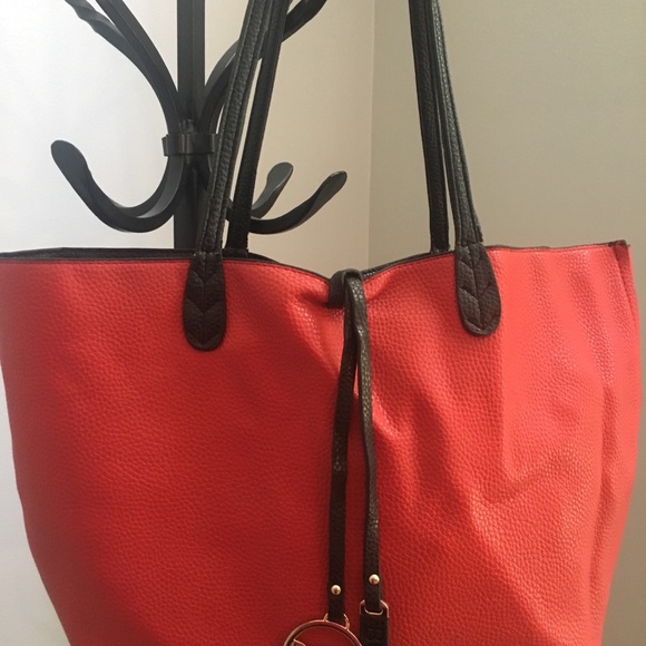 BCBG reversible tote bag - Picture 3 of 4